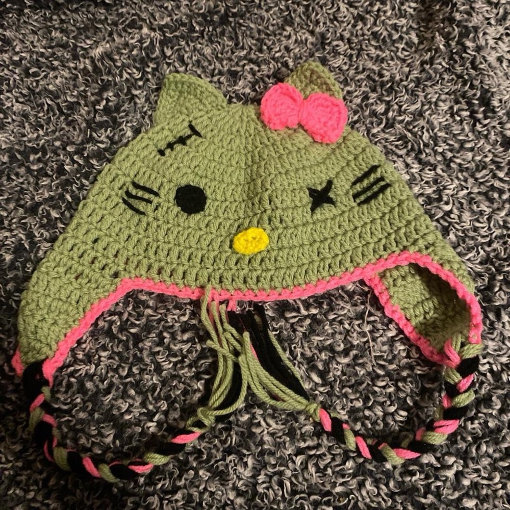 Crochet hello kitty hat